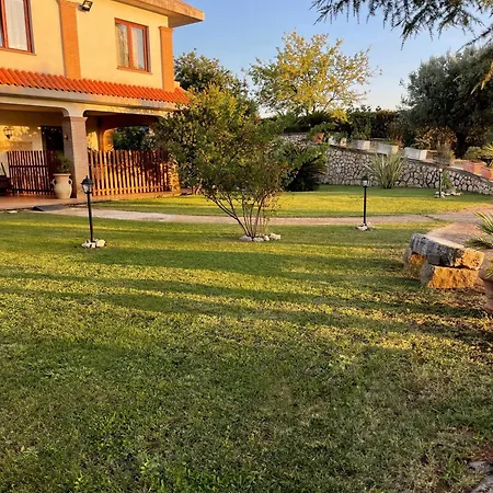 Room24 Relax & Wellness בית הארחה